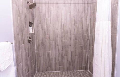 2023 Built! FineArt, Putt-Putt, Hammock, Backyard, Pet and Kid friendly - Photo 8