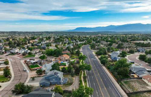 Modern 6BR Home in Briargate - Pet Friendly - Foto 52