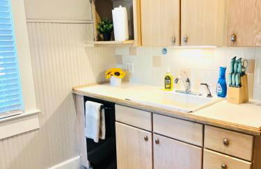 Spacious 6BR Home - Near Top Attractions - Photo 32