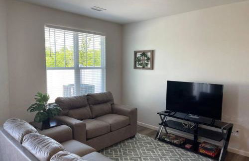 Embrace the Harmony of Nature and Urban Living - Foto 4