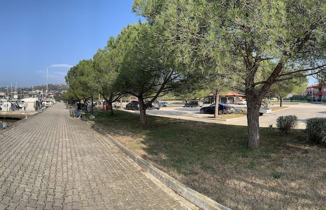 Premium Levant 210 Marina Apartment - Photo 13