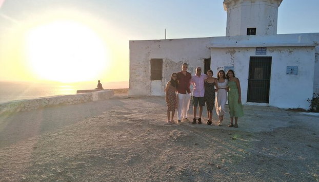 Tour al atardecer de Míkonos : Escapada guiada privada - Foto 3, Armenistis Lighthouse Puesta de sol en Mykonos, Tour privado al atardecer