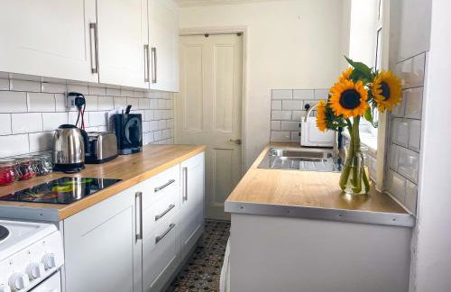 The Racecourse - Quaint Victorian Home With Free Parking - Foto 39