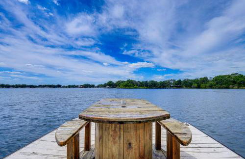 Private and Picturesque Escape on Lake Henry! - Foto 2