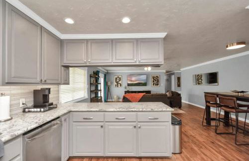 Backyard Oasis-Pool & Grill-Heart of Friendswood - Foto 19