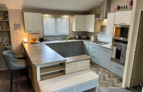 Elegant Lodge in Peaceful Holiday Resort - Photo 34