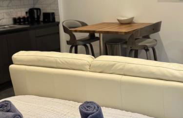 Town Centre Cosy Flat - Photo 12