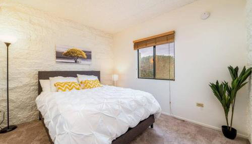 Bright Eastside 2BD 2BA Retreat w Pool and Parking - Foto 3