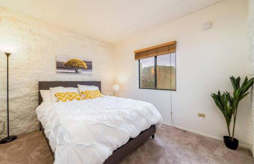 Bright Eastside 2BD 2BA Retreat w Pool and Parking - Foto 3