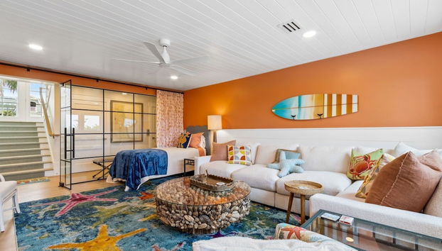 Multi-level Seaside Residence by RedAwning - Foto 3, Habitación