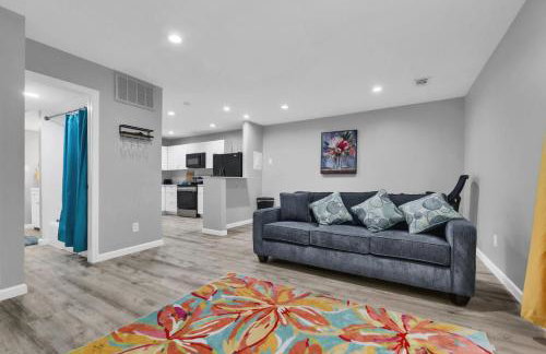 Easygoing 1BR Retreat near Dining and Fun Spots - Foto 1