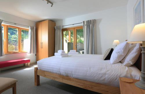 Courtyard Cottage - Photo 16