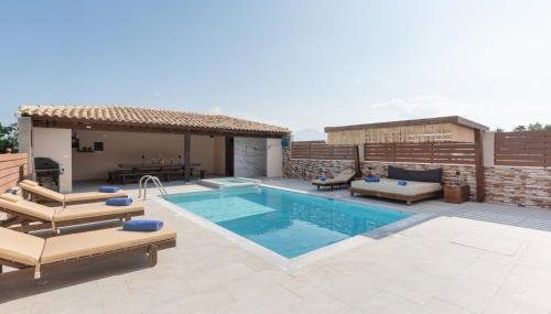 M & S Villa - 4 bedroom villa with heated pool - Foto 2, sunbed