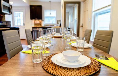 988 - 2 4BR Boston Cozy Getaway near Geneva Cliffs - Foto 46