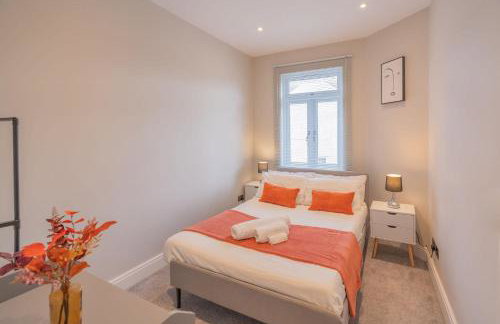 Spacious 3BR Home by D3 Short Stay, Sleep 9, Free WIFI & Parking - Foto 4