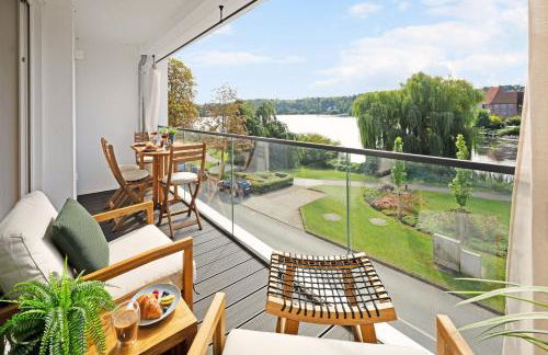 MAISUITES Eisvogel - Zentrale Luxuswohnung mit direktem Seeblick I Bis 4 Personen I Premiumküche I Boxspringbett I Kaffeevollautomat I Parkplatz I Barrierearm & Aufzug - Foto 1