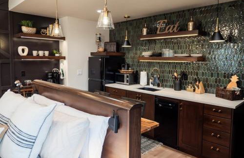 Downtown Boise Sunset Ave Romantic Private Suite - Photo 13