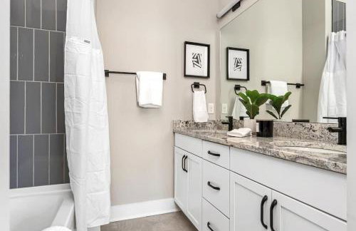 BRAND NEW Side by Side Homes - Sleeps 24 Guests - Foto 43