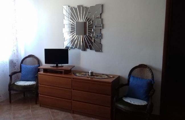 Arona-lake Maggiore Apartment in Quiet Area Suitable for Families - Foto 3