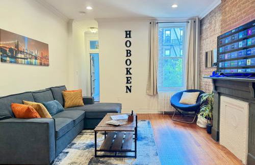 Large Home - Great Location - 15 Minutes to NYC - Foto 13