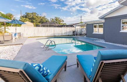 Sun Bay Getaway - Backyard Pool w Winter Rates - Foto 26