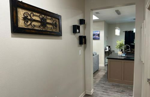 Quiet 2BR Retreat , Fenced yard , Modern Duplex - Foto 5