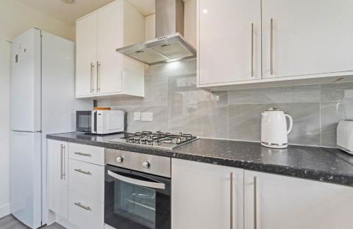 Centrally Located 4BR House By Hyped Properties Short Term Rental Agency With Free Parking Wolverhampton - Foto 41