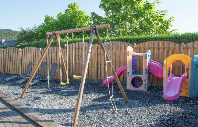 Holiday Home in Moutouyet With Pool & Sauna - Photo 24