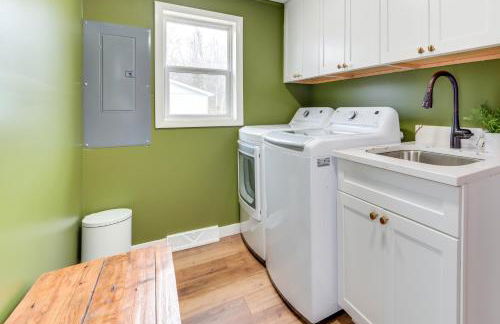 Bright Houghton Lake Home with Boat Dock and Fire Pit - Foto 20