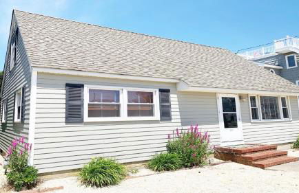 Bay Side Cape In Desirable Surf City Lbi - 4 Bedroom 2 Bath With Private Yard - Foto 1