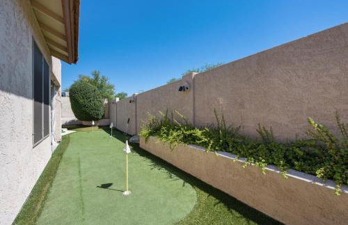 Chic Desert Retreat - Lush Spa Pool - Mini Golf - Foto 42