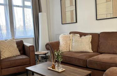 3 Double Beds Links to M6 & M5 - Foto 11