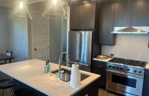 4 bd Ski Villa with Hot Tub and Bunk Room by lake! - Foto 7