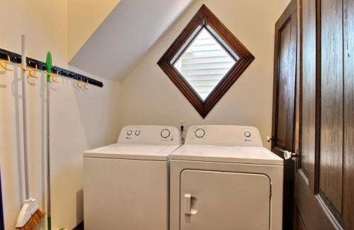 Big Blue House - Near Forsyth Park - Lower Unit - Photo 13