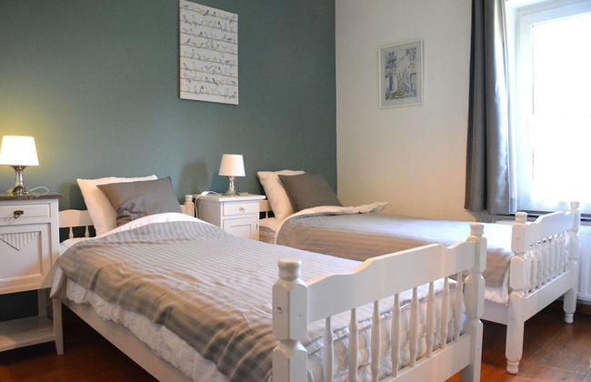 Group Escape by Molignee River - Foto 34