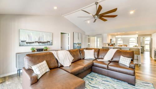 Waterfront Home with Deck and Pool in City-by-the-Sea - Foto 3