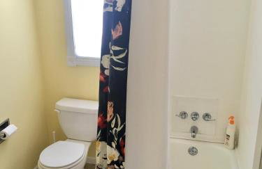 Historic Upstairs Apartment - Foto 19