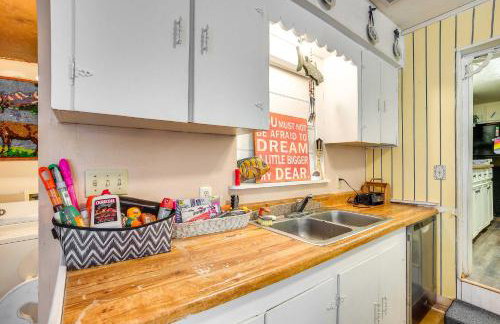 The Whacky Shack Family Cabin with Fire Pit! - Photo 8