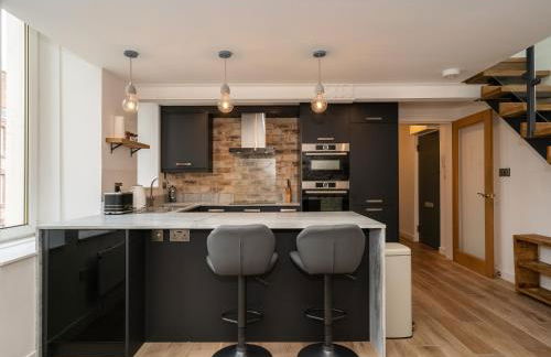 2BD Loft Style Apt - Edinburgh - Free Parking - Pass the Keys - Foto 48