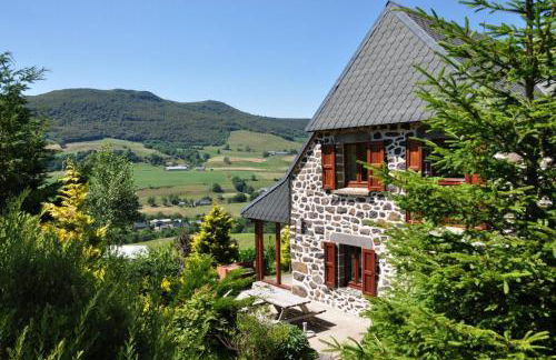 Farmhouse with mountain view - Photo 1
