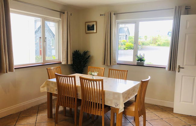 Modern Bright Detached Home Just a Short Stroll From Town - Foto 6