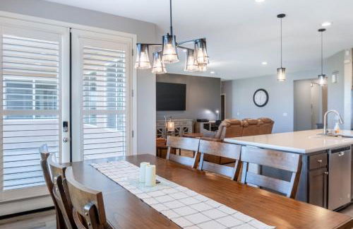 Spacious 4BR Home With BBQ, Near Sequoia & Fresno - Photo 2