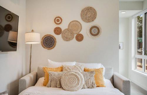 Perch - Urban Reflection 18 - Photo 10