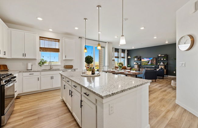 New Build W/ Great Backyard & Lake Access! - Foto 11