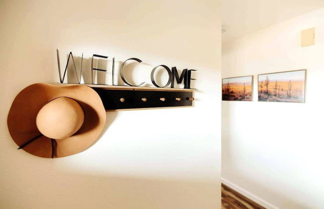 Cozy Rustic Home Minutes to Joshua Tree Nat l Park - Photo 9