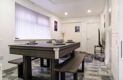 Modern 4-Bed Retreat in Prestwich, Perfect for Weekend Getaways - Foto 31