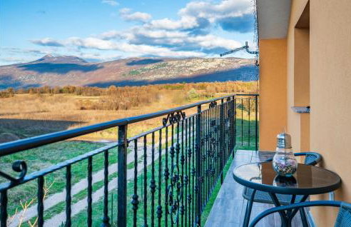 Amazing Apartment In Krsan With Wifi - Photo 8