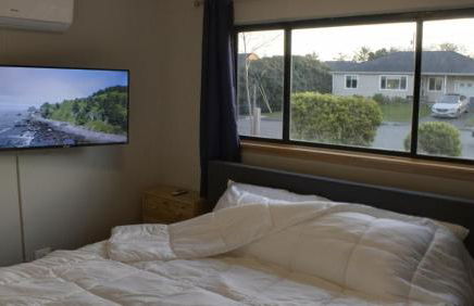 Private Home - Playground, Jumping Mat, BBQ, Darts, Firepit, Gazebo, 4 Smart TVs, White Cotton Bedding, - The Redwood Cul-De Sac Beach Retreat - Foto 31