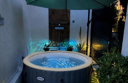 Oasis de verdure en centre-ville - jacuzzi privé - Foto 3