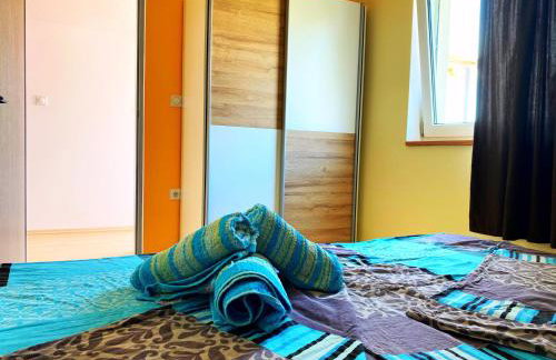 Modern Red & Blue Apartment - Photo 23